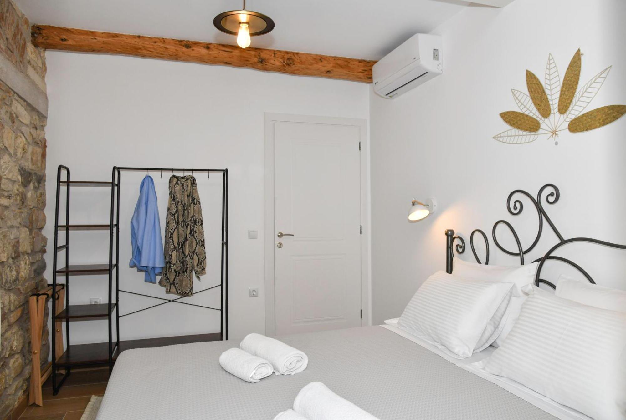 Captain Theo'S Modern Apartment Maria Lefkímmi Eksteriør billede