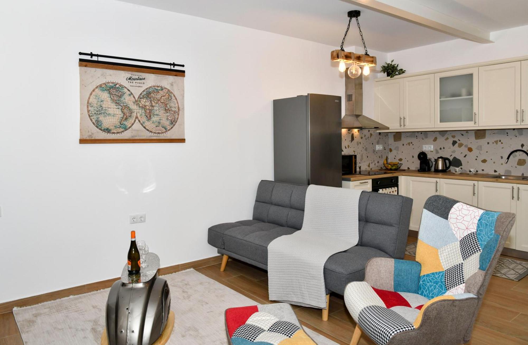 Captain Theo'S Modern Apartment Maria Lefkímmi Eksteriør billede